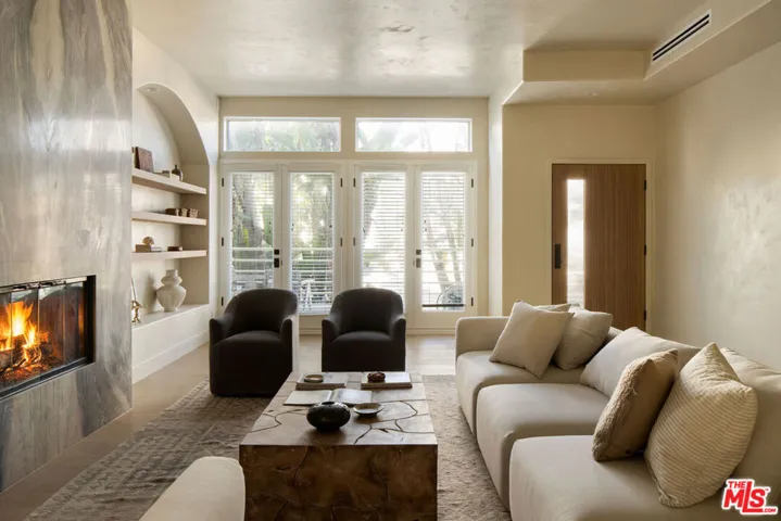 18 Voyage Street, Marina Del Rey, California 90292