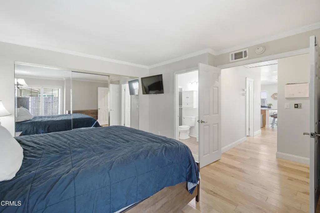 24_bedroom
