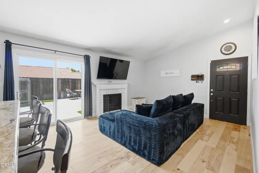 9_living room
