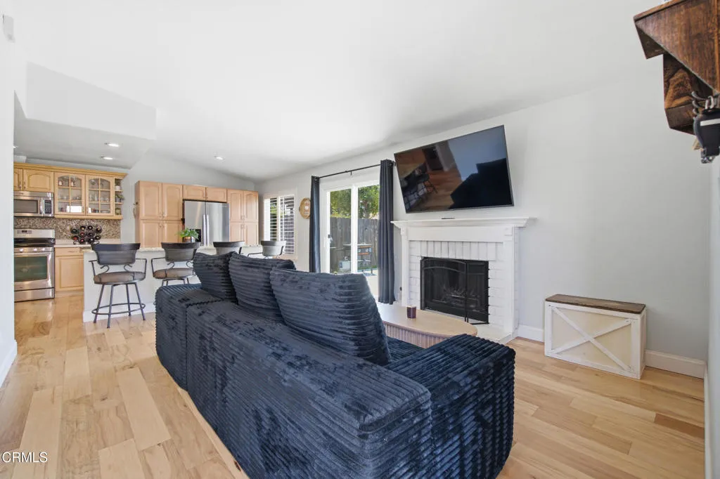 8_living room