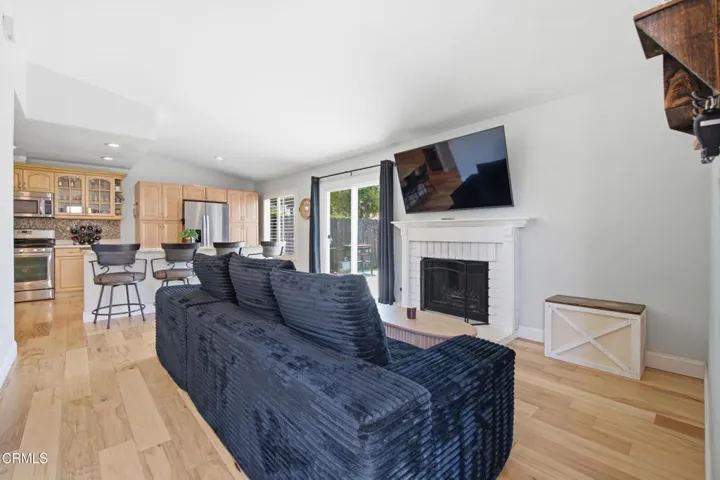 8_living room