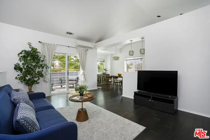 2003 Artesia Boulevard 105, Torrance, California 90504