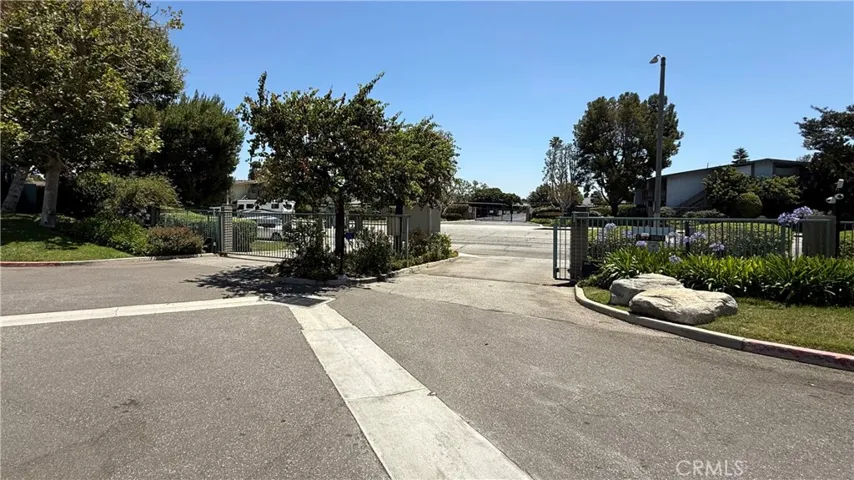 Guests can access main entrance off from Vermont.