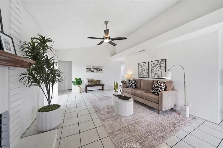 14352 Kipling Lane, Tustin, California 92780