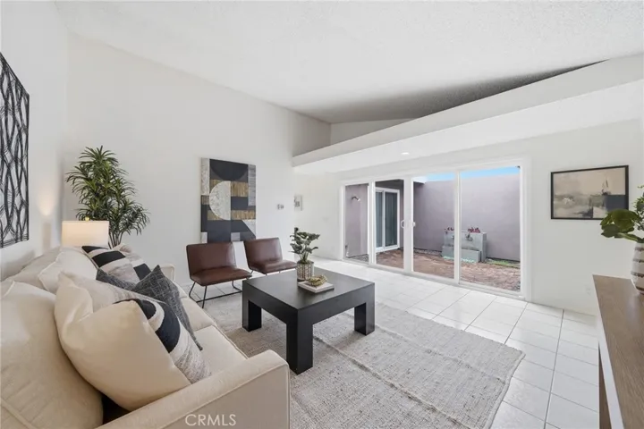 14352 Kipling Lane, Tustin, California 92780