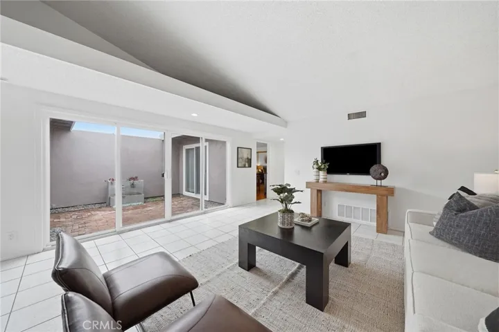 14352 Kipling Lane, Tustin, California 92780