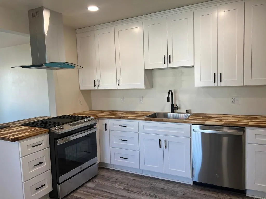 Elm Kitchen 3