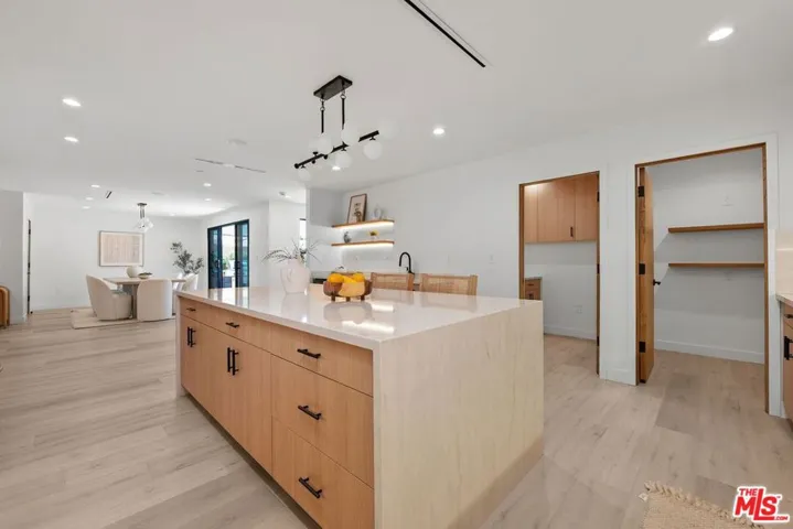 5807 Balcom Avenue, Encino, California 91316