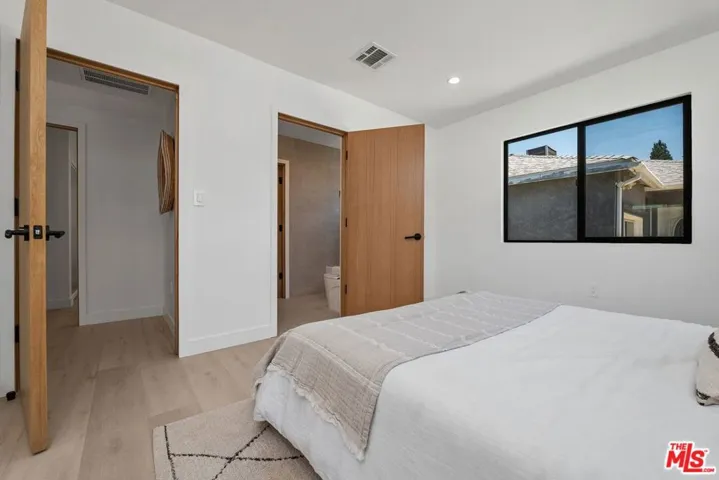5807 Balcom Avenue, Encino, California 91316