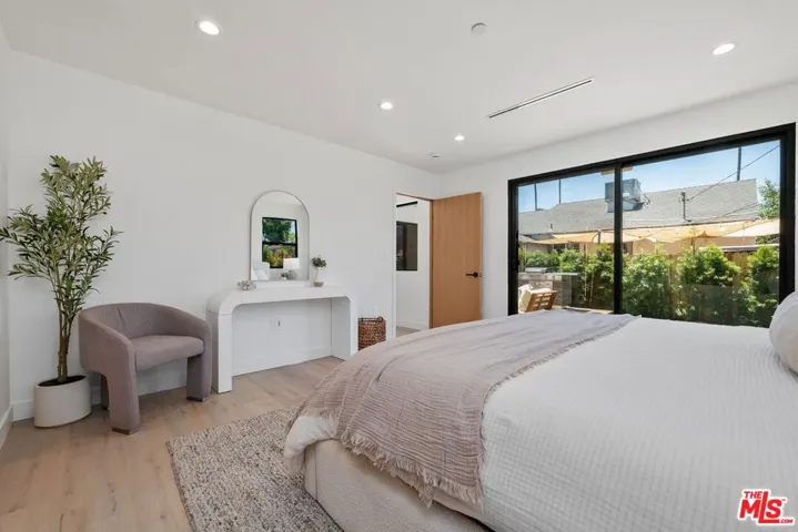 5807 Balcom Avenue, Encino, California 91316