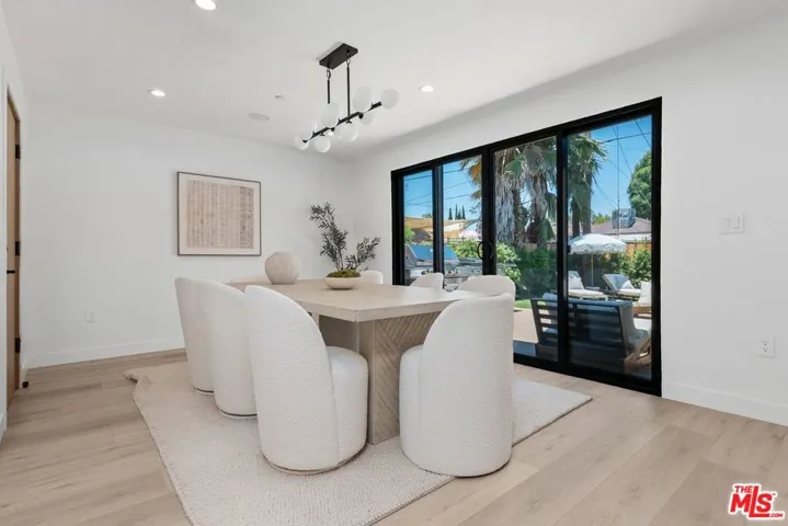 5807 Balcom Avenue, Encino, California 91316