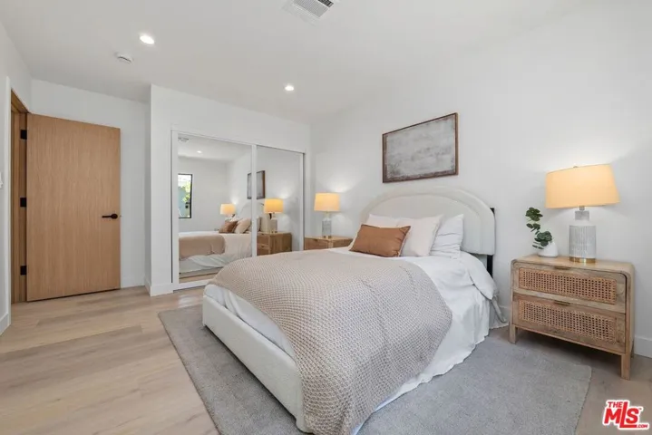 5807 Balcom Avenue, Encino, California 91316