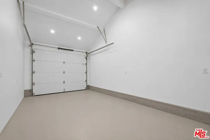 5807 Balcom Avenue, Encino, California 91316