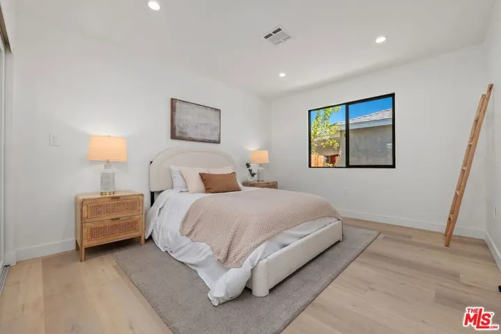 5807 Balcom Avenue, Encino, California 91316