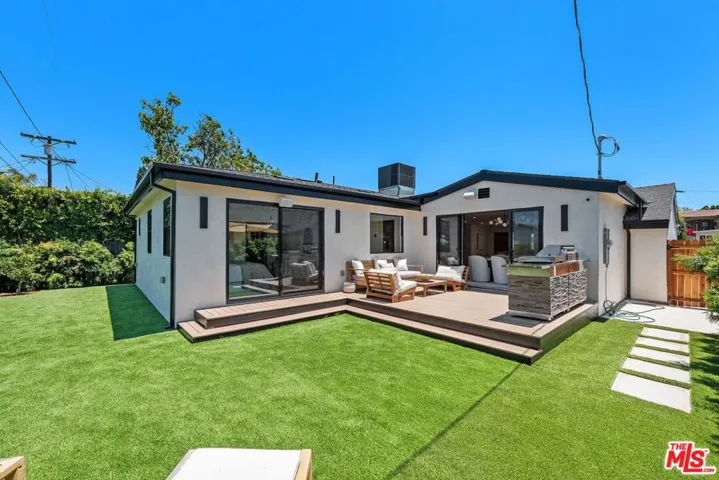 5807 Balcom Avenue, Encino, California 91316