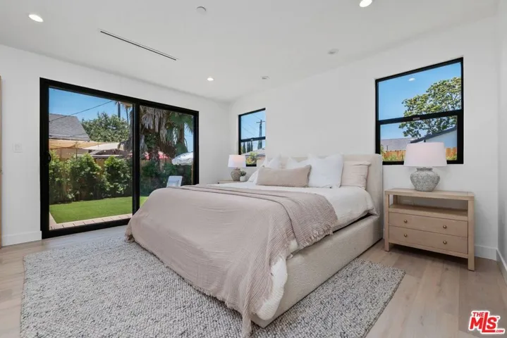 5807 Balcom Avenue, Encino, California 91316