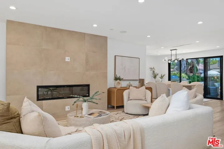5807 Balcom Avenue, Encino, California 91316