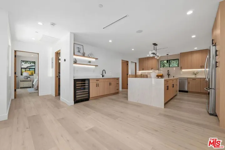 5807 Balcom Avenue, Encino, California 91316