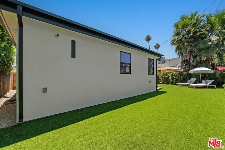 5807 Balcom Avenue, Encino, California 91316