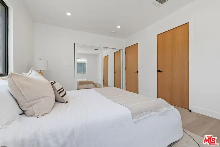 5807 Balcom Avenue, Encino, California 91316
