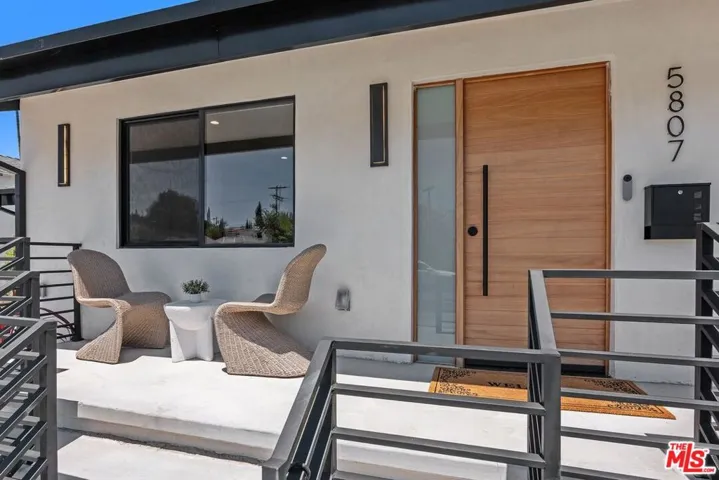 5807 Balcom Avenue, Encino, California 91316