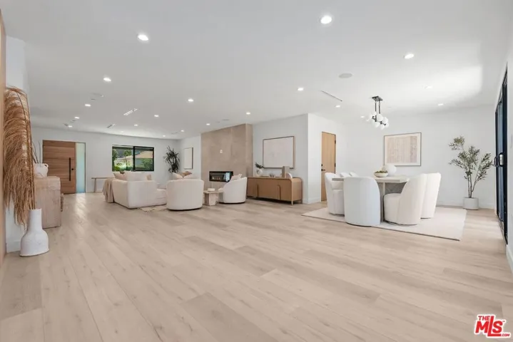 5807 Balcom Avenue, Encino, California 91316
