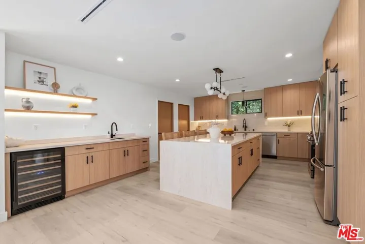 5807 Balcom Avenue, Encino, California 91316