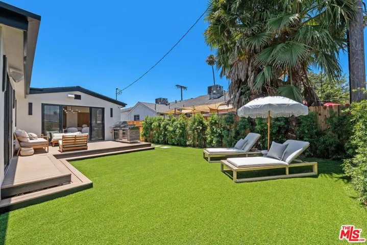 5807 Balcom Avenue, Encino, California 91316