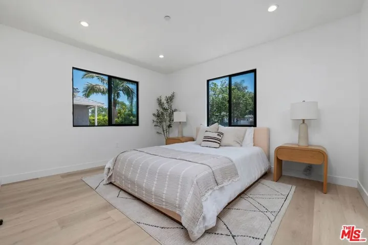 5807 Balcom Avenue, Encino, California 91316