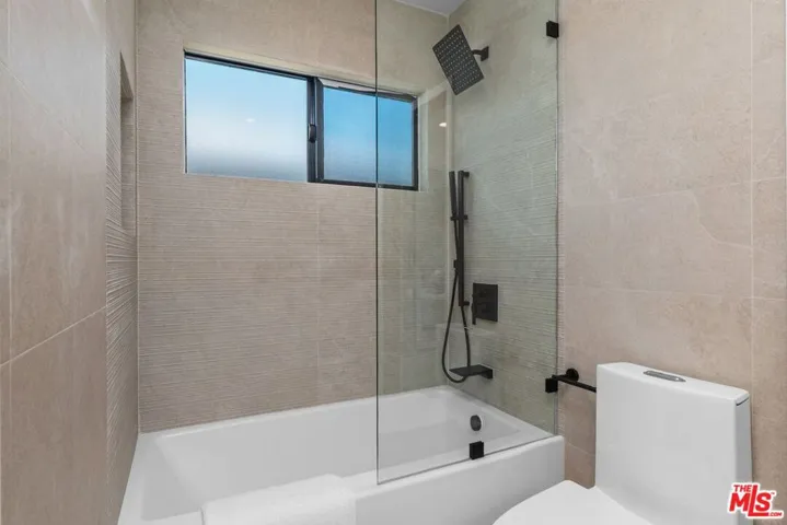 5807 Balcom Avenue, Encino, California 91316