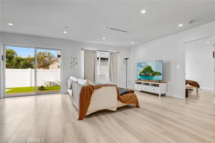 7445 Oakdale Avenue, Winnetka, California 91306