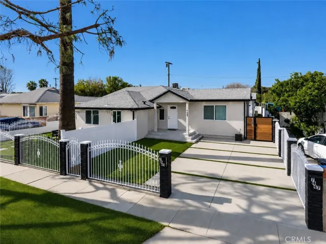 7445 Oakdale Avenue, Winnetka, California 91306