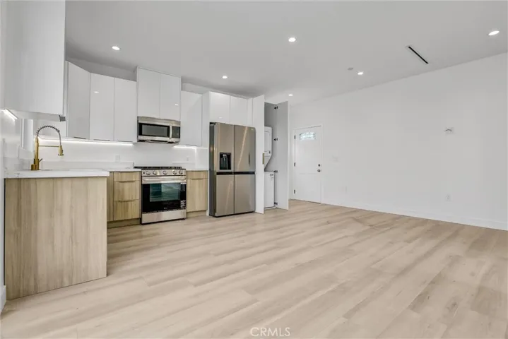 7445 Oakdale Avenue, Winnetka, California 91306