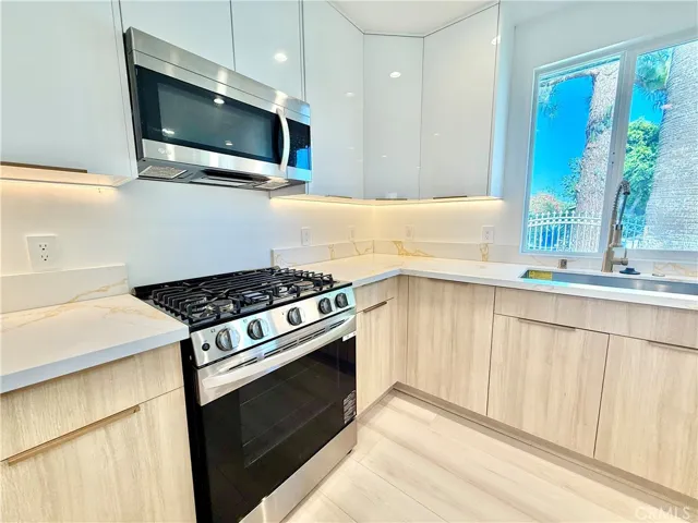 7445 Oakdale Avenue, Winnetka, California 91306