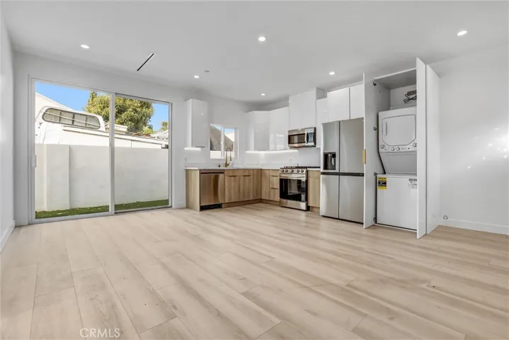 7445 Oakdale Avenue, Winnetka, California 91306