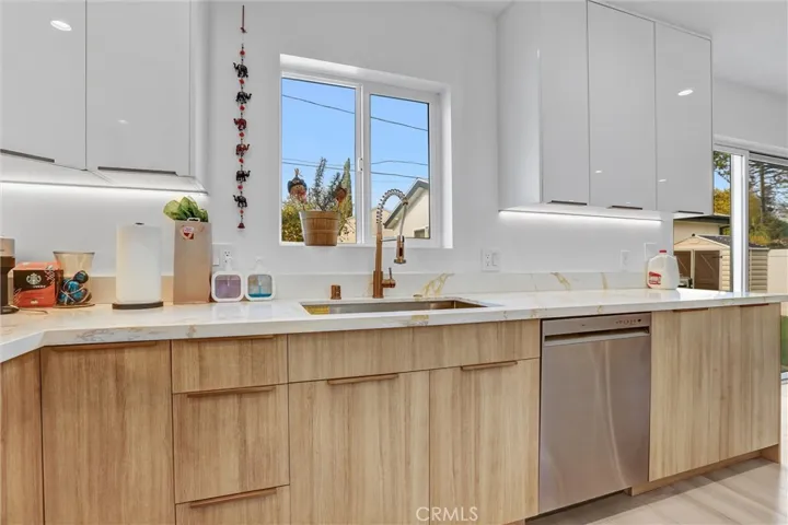 7445 Oakdale Avenue, Winnetka, California 91306