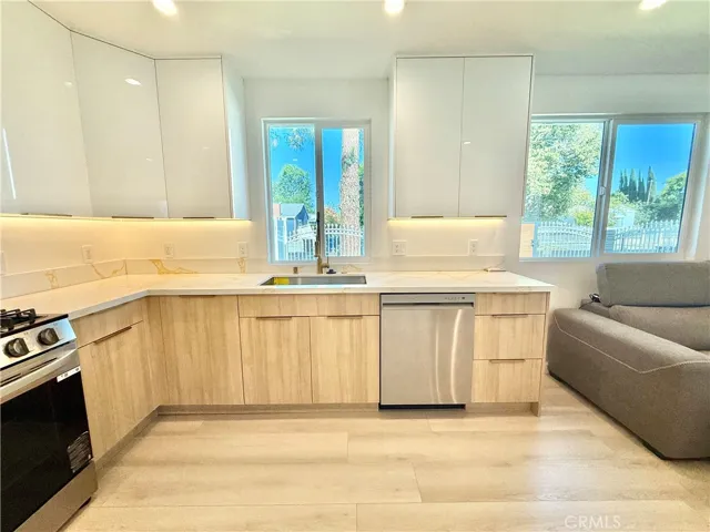 7445 Oakdale Avenue, Winnetka, California 91306