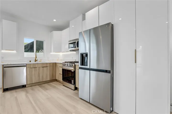 7445 Oakdale Avenue, Winnetka, California 91306