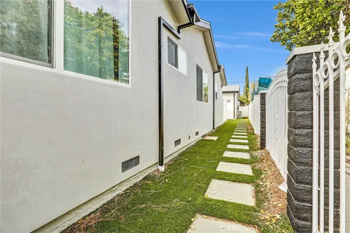 7445 Oakdale Avenue, Winnetka, California 91306