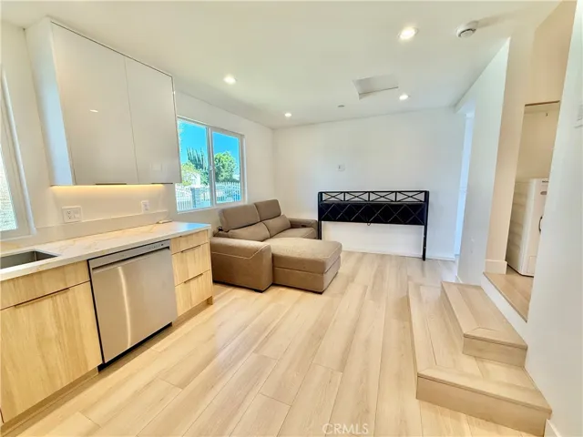 7445 Oakdale Avenue, Winnetka, California 91306