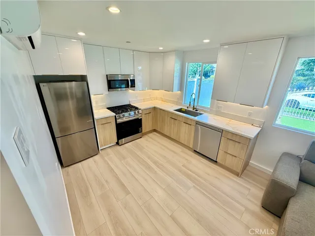 7445 Oakdale Avenue, Winnetka, California 91306