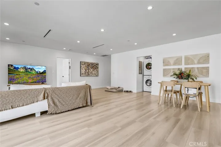 7445 Oakdale Avenue, Winnetka, California 91306