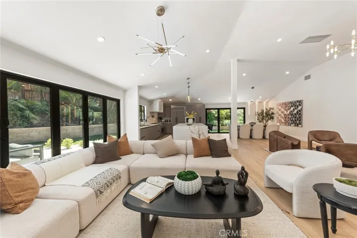 22850 Margarita Drive, Woodland Hills, California 91364