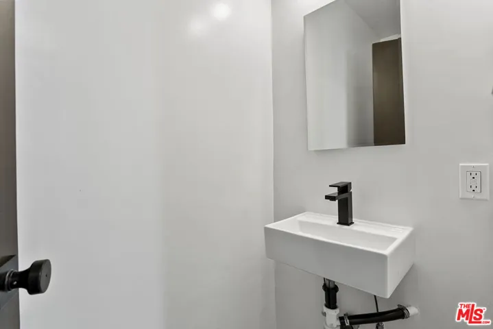 4444 Don Felipe Drive, Los Angeles, California 90008