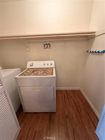 Laundry area pic #2