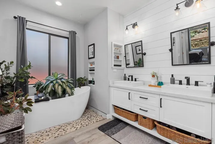 4670 Meadow Dr, Carlsbad, California 92010