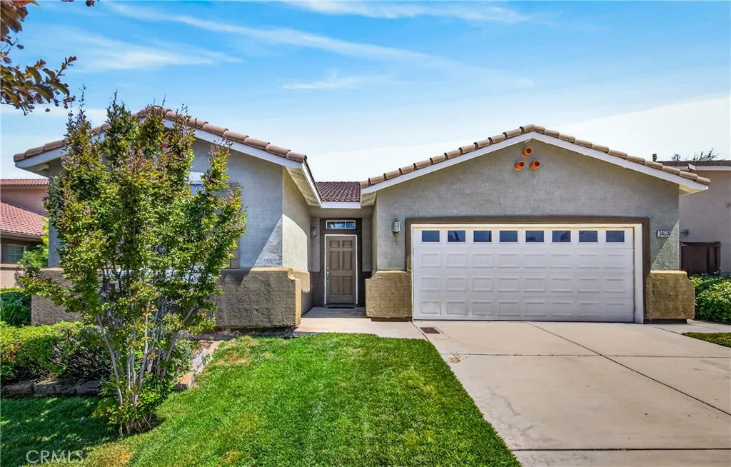 Gorgeous single story pool home in North Yucaipa!!