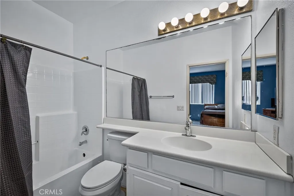 Full Bathroom attached to Bedroom #02.