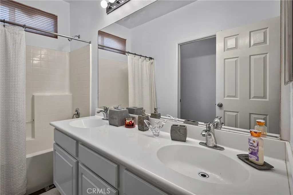 Full Bathroom #03