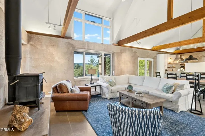 06 living area 4